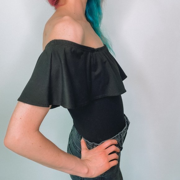 Over The Shoulder Ruffle Bodysuit - Picture 4 of 5